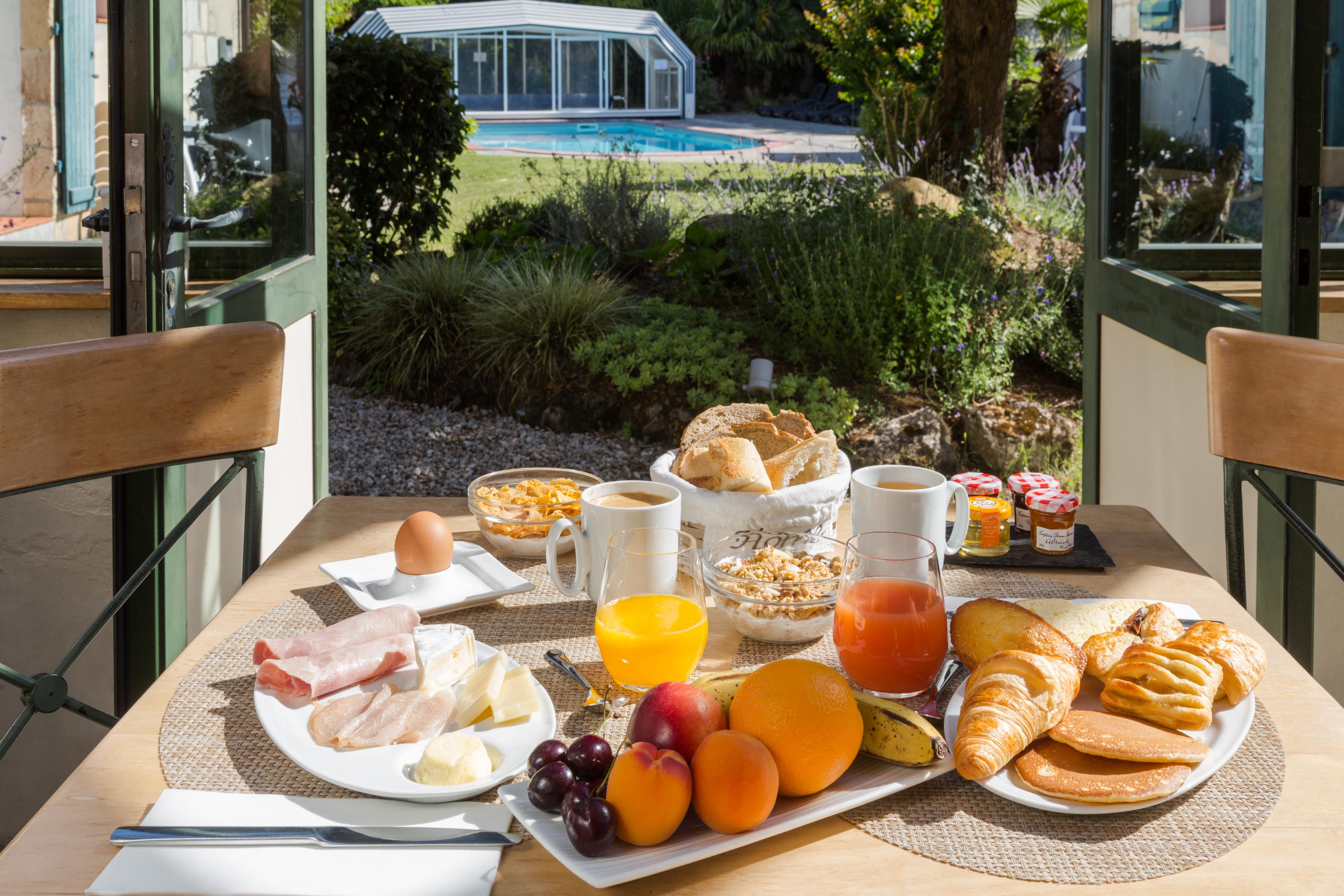 Domaine Le Martinet, The Originals Relais Hotel Bouin  Exterior photo