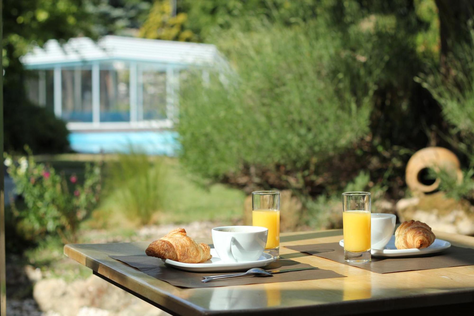 Domaine Le Martinet, The Originals Relais Hotel Bouin  Exterior photo