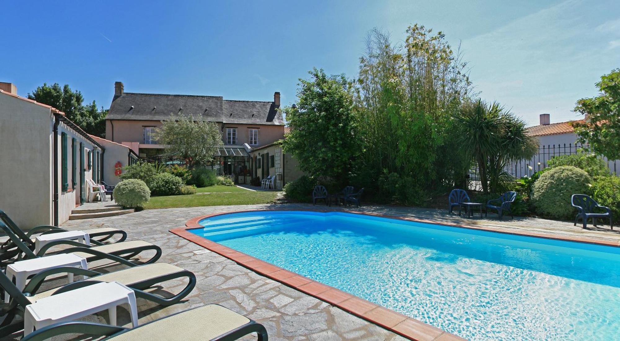 Domaine Le Martinet, The Originals Relais Hotel Bouin  Exterior photo