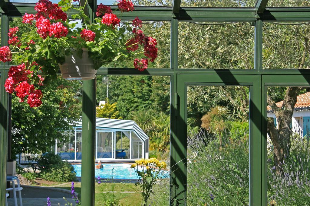 Domaine Le Martinet, The Originals Relais Hotel Bouin  Exterior photo